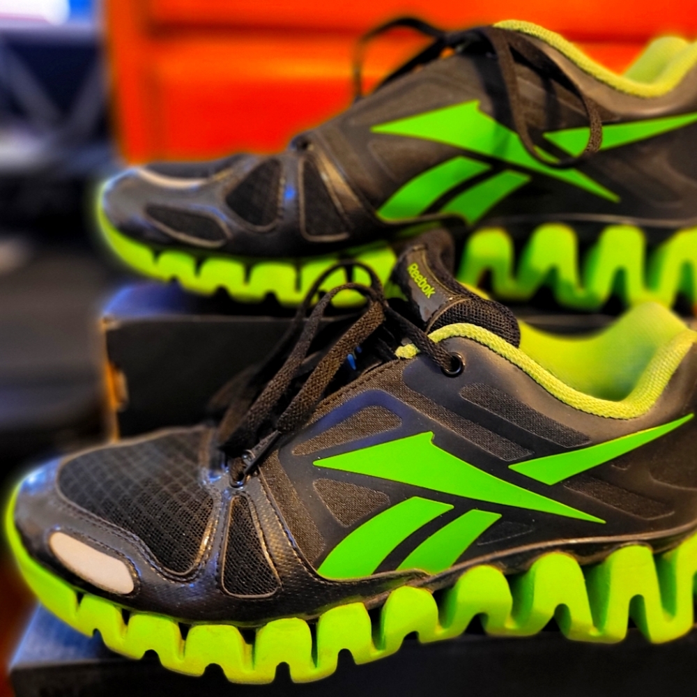 Men’s Reebok Zigtech Running Black Sneaker - Size 7